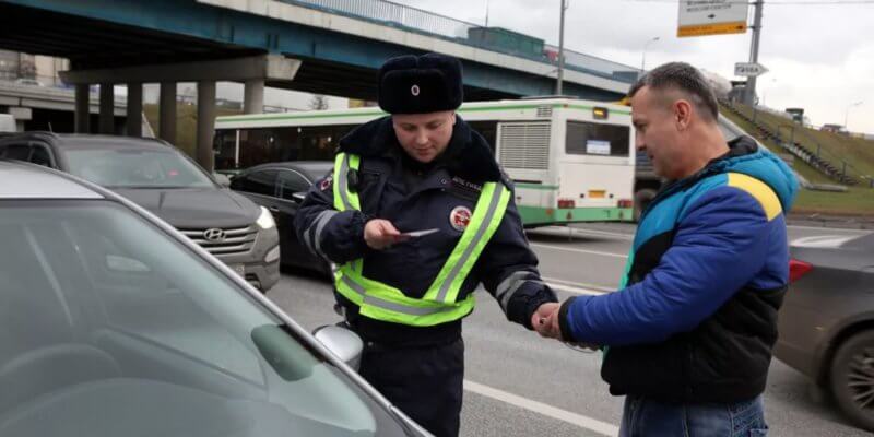 Вступили в силу поправки в ПДД о проверке ОСАГО сотрудниками ДПС